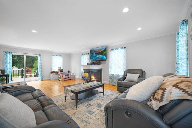 489 Main St, Acushnet, MA 02743