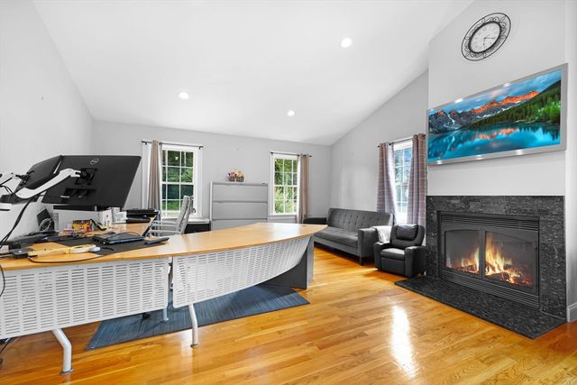 489 Main St, Acushnet, MA 02743