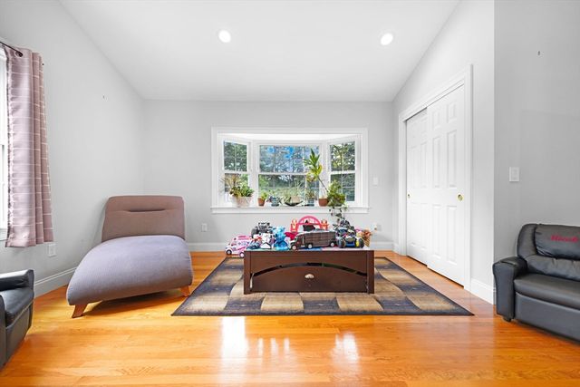 489 Main St, Acushnet, MA 02743