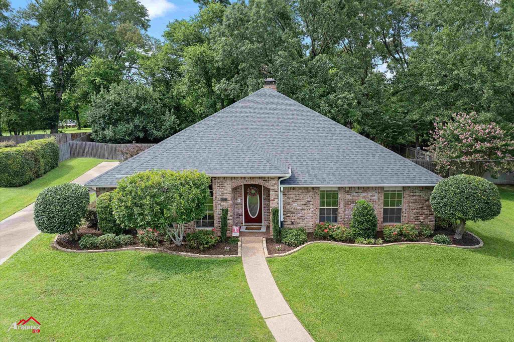 1001 University Circle, Carthage, TX 75633