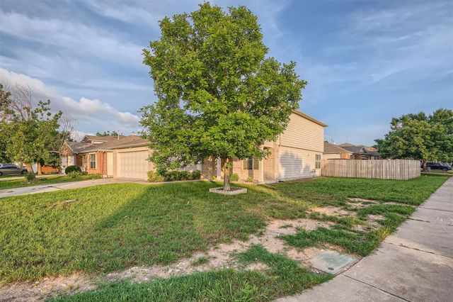215 Spruce DR, Kyle, TX 78640