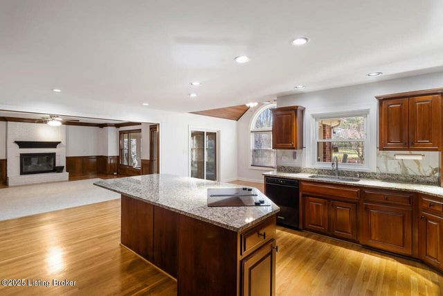 604 Lake Forest Pkwy, Louisville, KY 40245