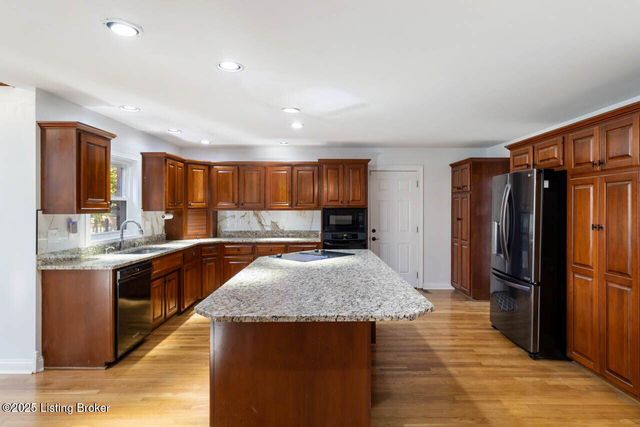 604 Lake Forest Pkwy, Louisville, KY 40245