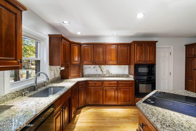 604 Lake Forest Pkwy, Louisville, KY 40245