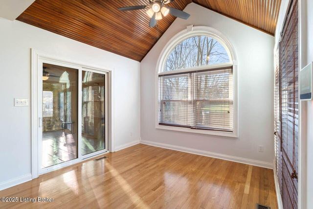 604 Lake Forest Pkwy, Louisville, KY 40245