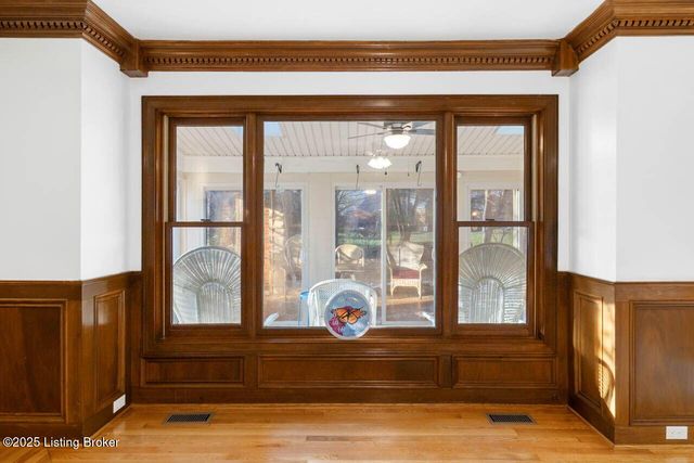 604 Lake Forest Pkwy, Louisville, KY 40245