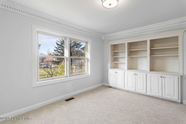 604 Lake Forest Pkwy, Louisville, KY 40245