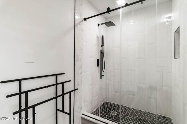 604 Lake Forest Pkwy, Louisville, KY 40245