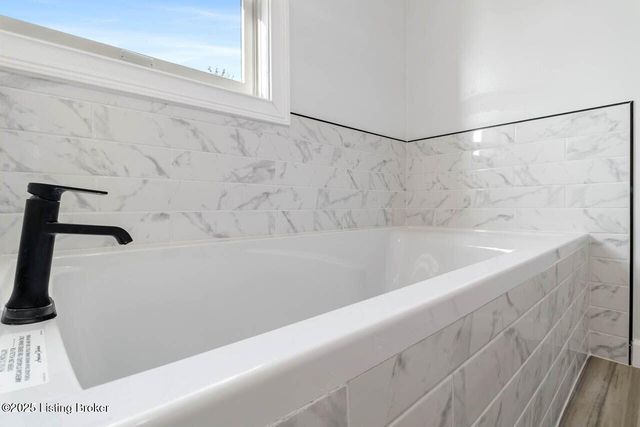 604 Lake Forest Pkwy, Louisville, KY 40245