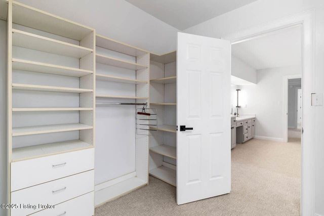 604 Lake Forest Pkwy, Louisville, KY 40245