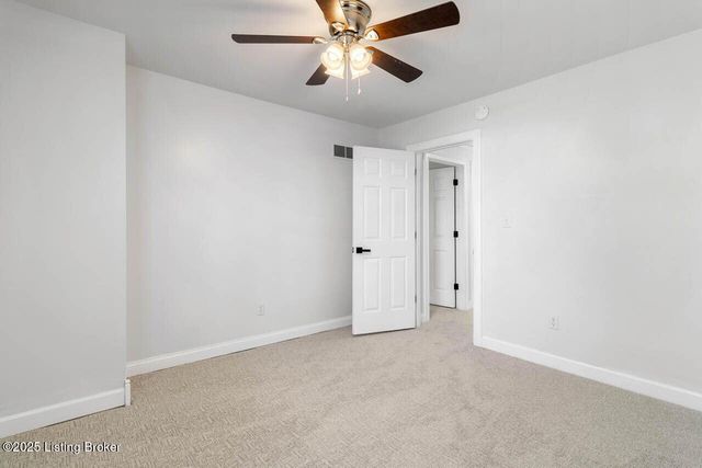 604 Lake Forest Pkwy, Louisville, KY 40245