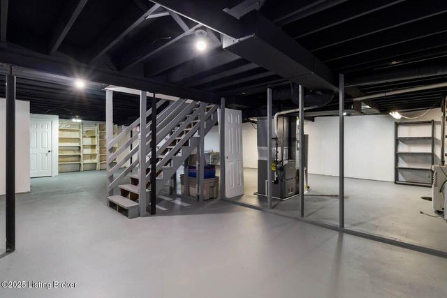 604 Lake Forest Pkwy, Louisville, KY 40245