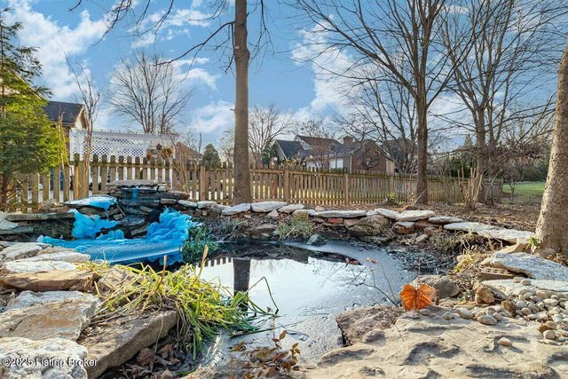 604 Lake Forest Pkwy, Louisville, KY 40245