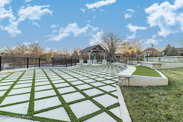 604 Lake Forest Pkwy, Louisville, KY 40245