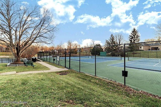 604 Lake Forest Pkwy, Louisville, KY 40245