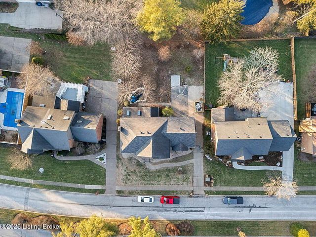 604 Lake Forest Pkwy, Louisville, KY 40245