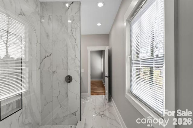 543 30th Avenue NW, Hickory, NC 28601