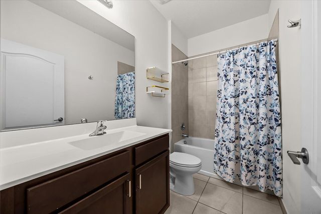 8095 NW Greenbank Circle, Port St. Lucie, FL 34987