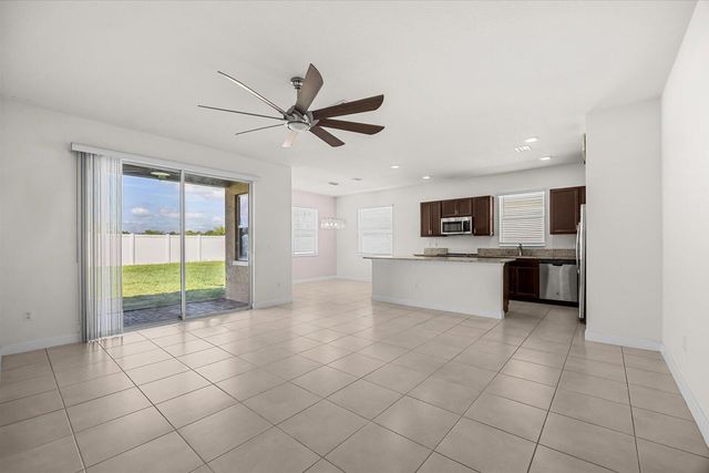8095 NW Greenbank Circle, Port St. Lucie, FL 34987