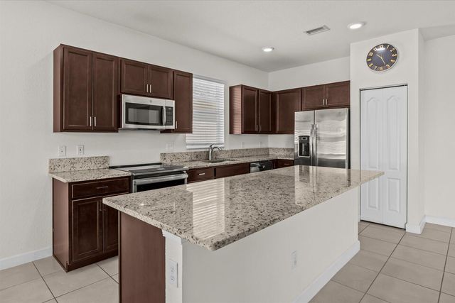 8095 NW Greenbank Circle, Port St. Lucie, FL 34987