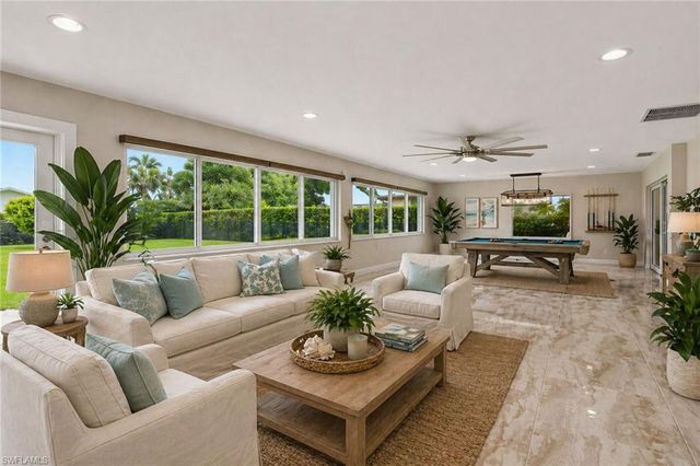 425 Pine Lake DR, Naples, FL 34112