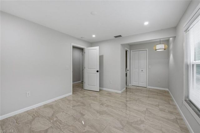 425 Pine Lake DR, Naples, FL 34112