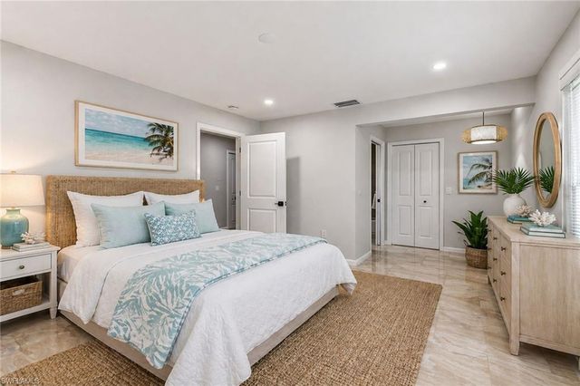 425 Pine Lake DR, Naples, FL 34112