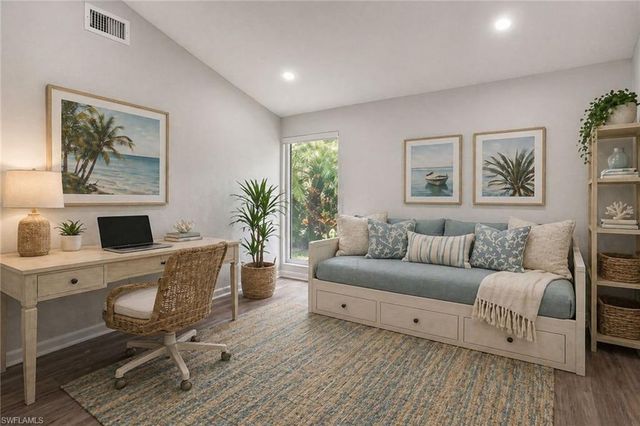 425 Pine Lake DR, Naples, FL 34112