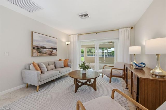 425 Pine Lake DR, Naples, FL 34112