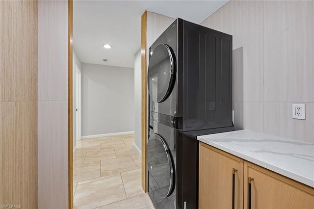 425 Pine Lake DR, Naples, FL 34112