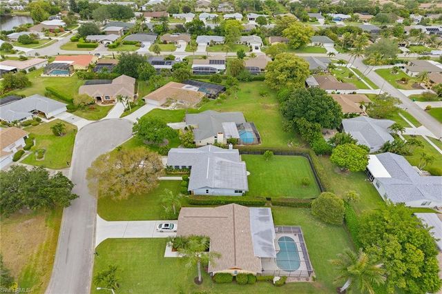 425 Pine Lake DR, Naples, FL 34112