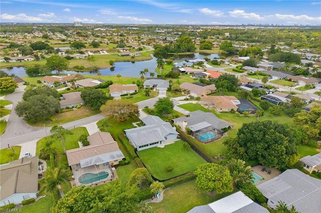 425 Pine Lake DR, Naples, FL 34112