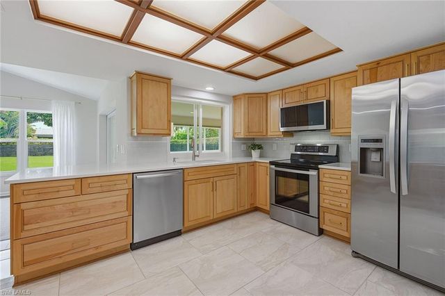 425 Pine Lake DR, Naples, FL 34112