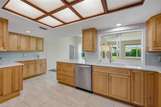 425 Pine Lake DR, Naples, FL 34112