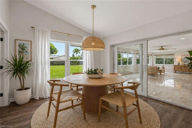 425 Pine Lake DR, Naples, FL 34112