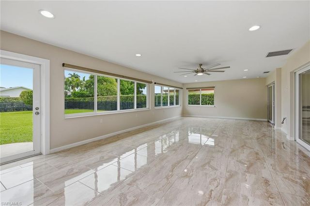 425 Pine Lake DR, Naples, FL 34112