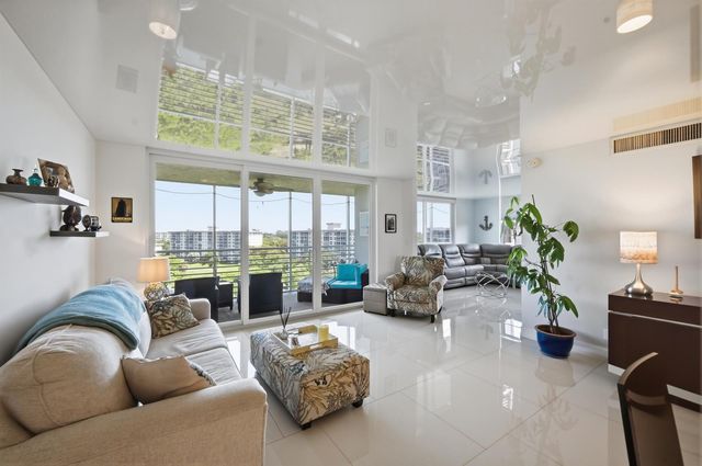 4015 W Palm Aire Drive 1001, Pompano Beach, FL 33069