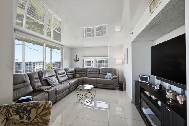 4015 W Palm Aire Drive 1001, Pompano Beach, FL 33069