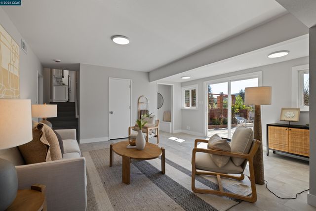 1020 Sanders Dr, Moraga, CA 94556