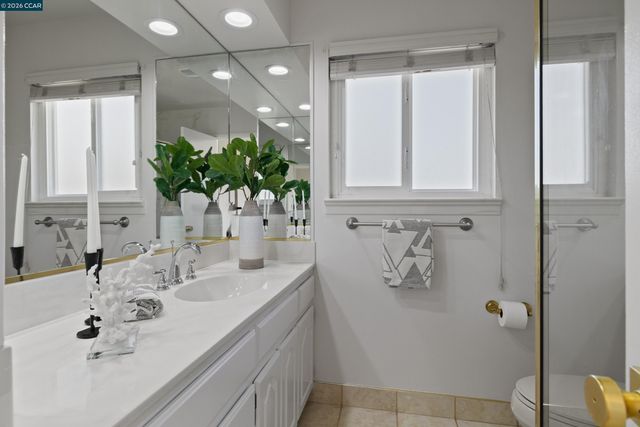 1020 Sanders Dr, Moraga, CA 94556