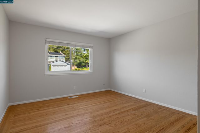 1020 Sanders Dr, Moraga, CA 94556