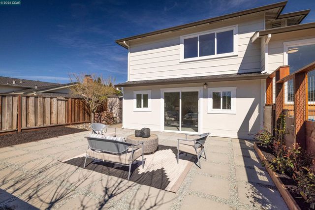 1020 Sanders Dr, Moraga, CA 94556
