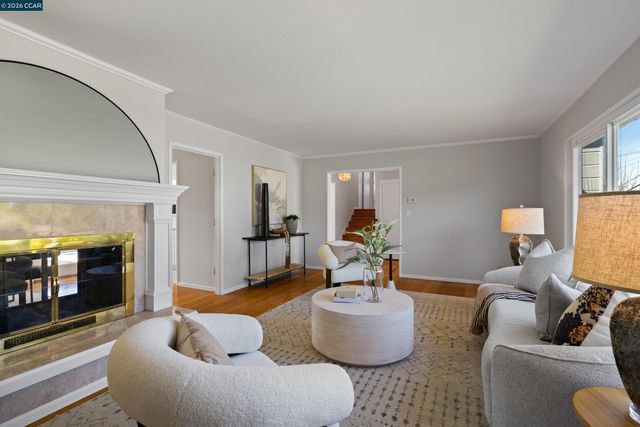 1020 Sanders Dr, Moraga, CA 94556