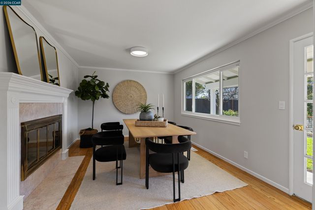 1020 Sanders Dr, Moraga, CA 94556