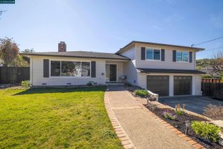 1020 Sanders Dr, Moraga, CA 94556