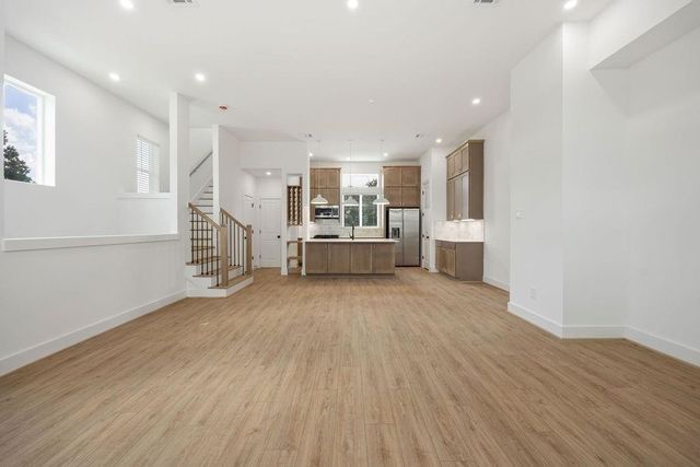 2121B Hoskins Drive, Houston, TX 77080