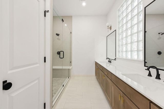 2121B Hoskins Drive, Houston, TX 77080