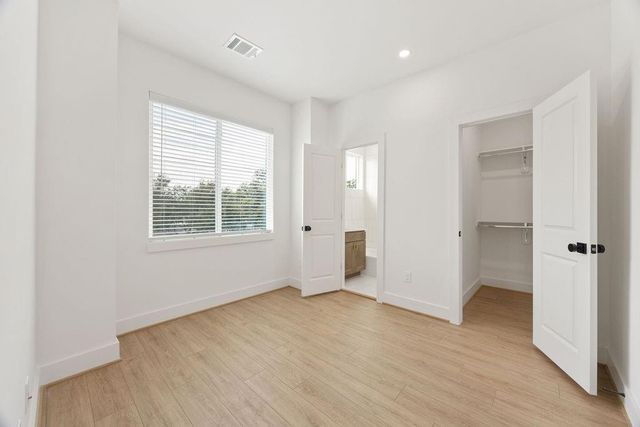 2121B Hoskins Drive, Houston, TX 77080