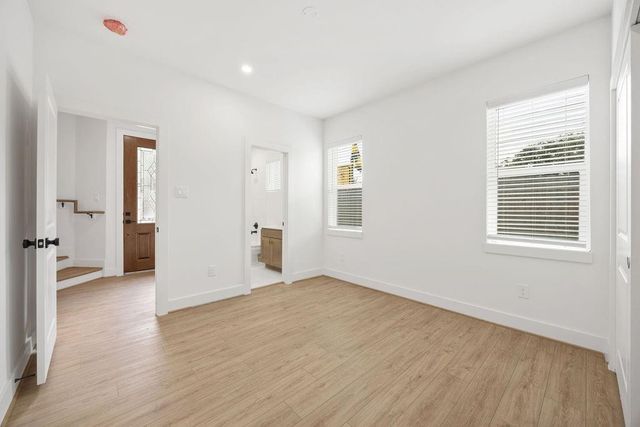 2121B Hoskins Drive, Houston, TX 77080