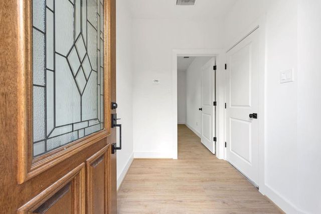 2121B Hoskins Drive, Houston, TX 77080